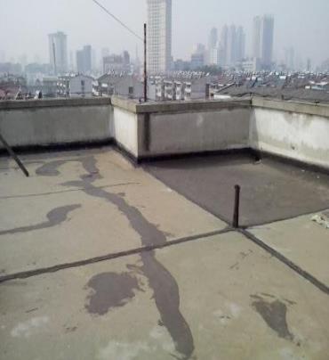 新宁漏水维修 楼顶漏水是什么原因，楼顶漏水维修方法是什么?